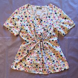 Cherokee Body Floral Button-up Scrub Top Size Small